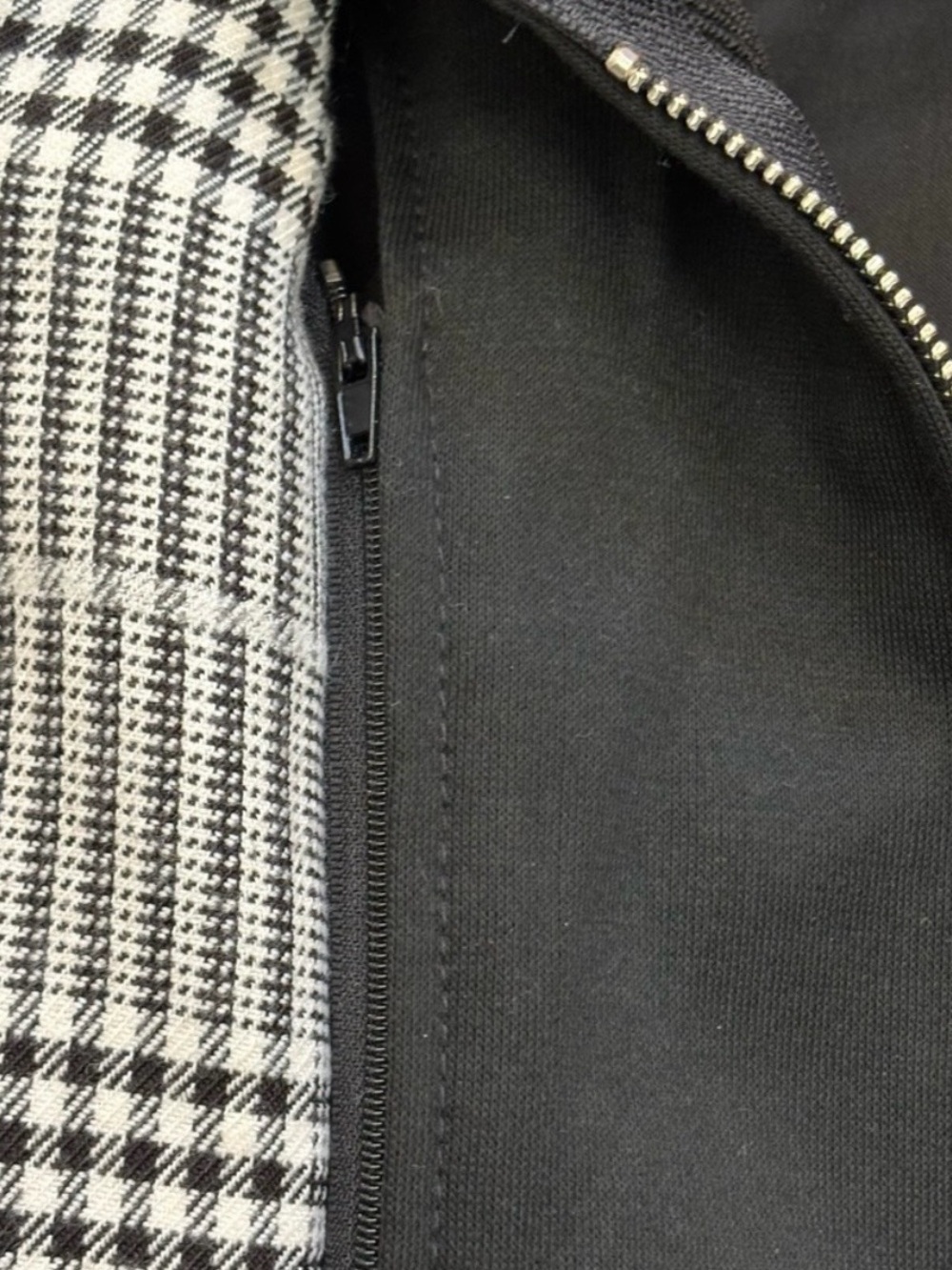 *Evereve * Dawson Plaid Blazer *
Black & White Plaid with Hoodie Insert* - Picture 9 of 11